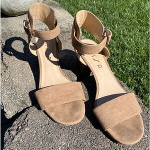 UNISA~TAN SUEDE~STRAPPY SANDAL~BLOCK HEEL~GREAT USED CONDITION~SIZE 9 1/2 M~BR